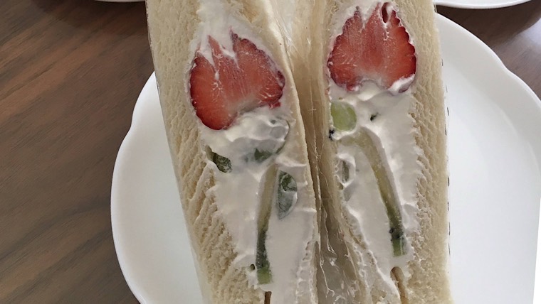 フルーツサンド ふんわり食パン いちご チューリップ